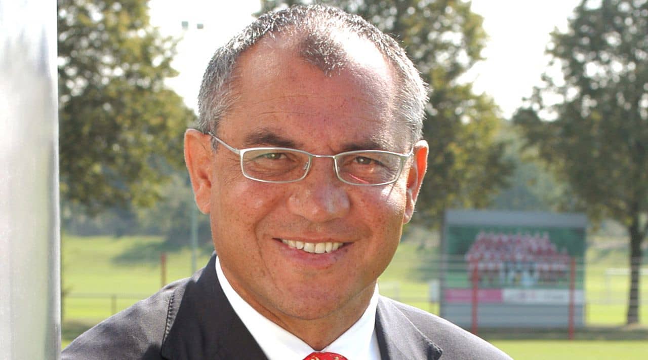 Titelbild Pressemitteilung Felix Magath ist Brillenträger des Jahres 2012 Felix Magath bei der Preisverleihung zum Brillenträger des Jahres 2012