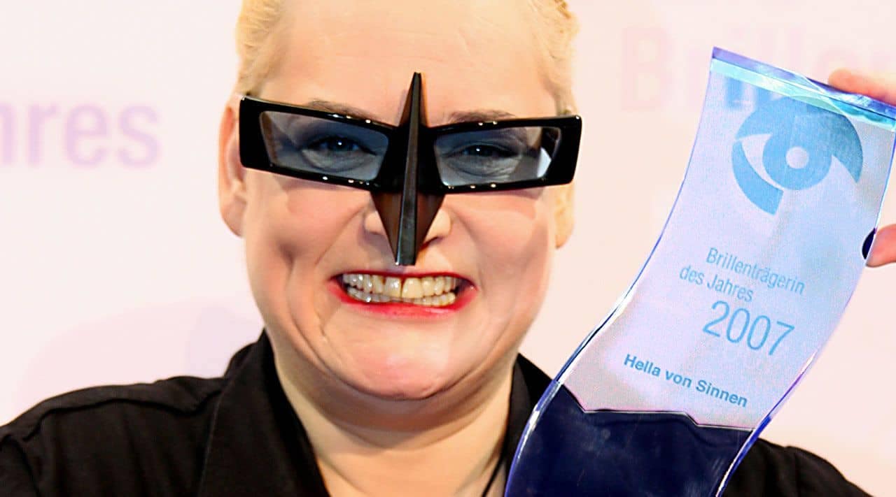 Titelbild Pressemitteilung Brillenträger des Jahres Hella von Sinnen bei der Preisverleihung zum Brillenträger des Jahres