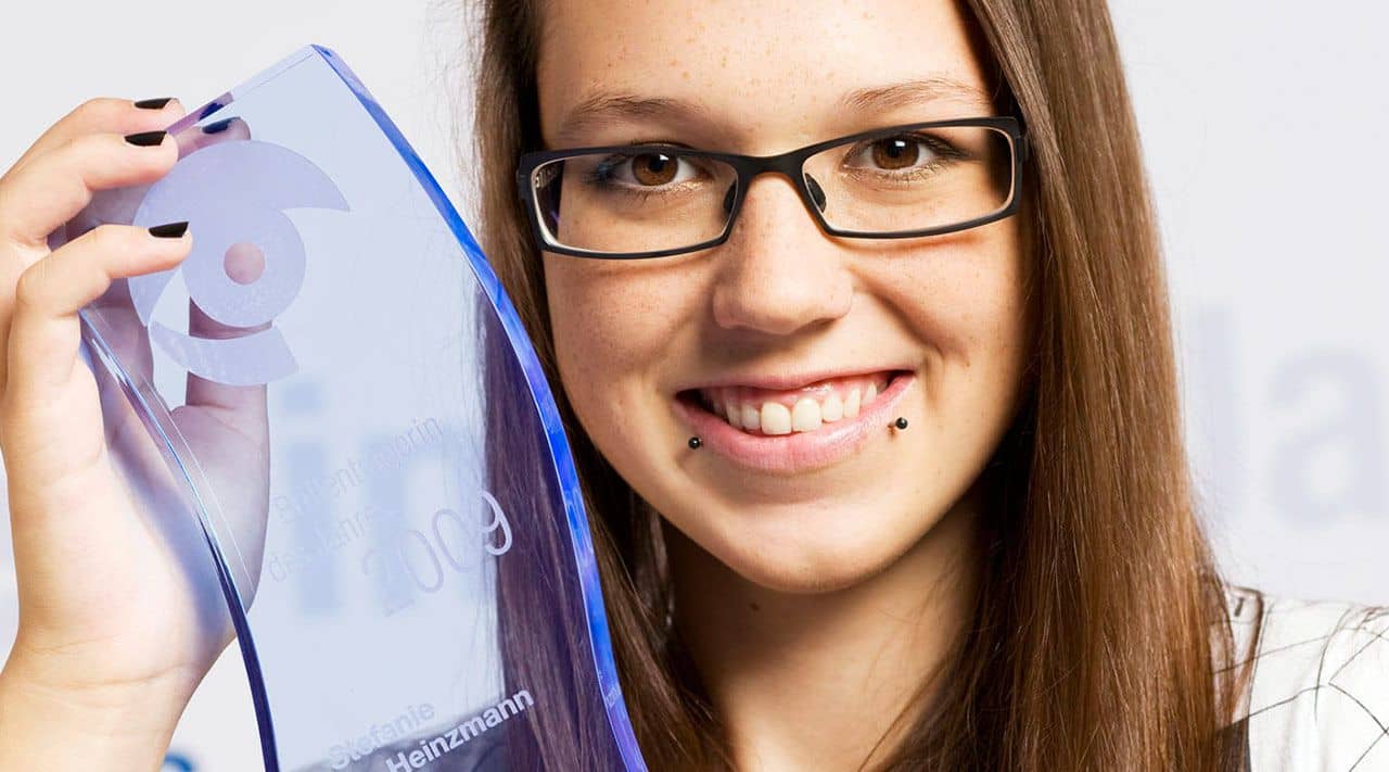 Titelbild Pressemitteilungen Stefanie Heinzmann ist Brillenträger des Jahres Stefanie Heinzmann bei der Preisverleihung Brillenträger des Jahres