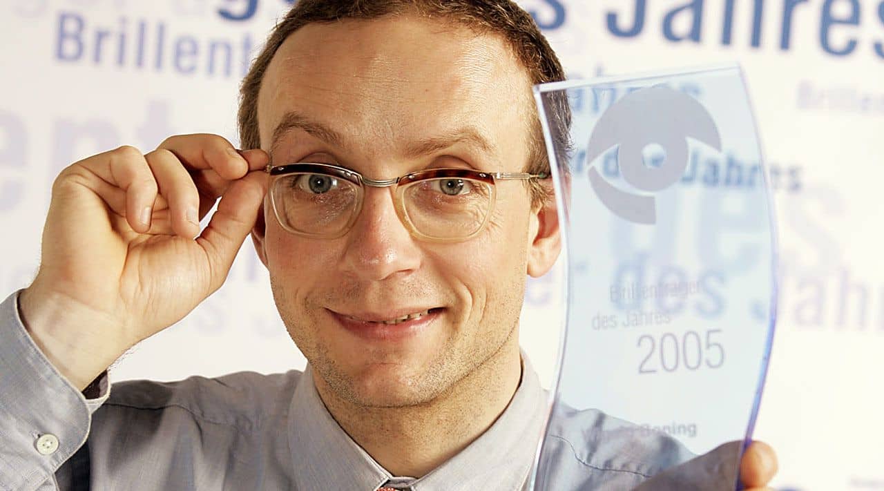 Titelbild Pressemitteilung Wigald Boning ist Brillenträger des Jahres 2012 Wigald Boning bei der Preisverleihung zum Brillenträger des Jahres 2012