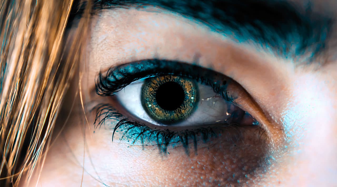 Geschminktes Auge Kontaktlinse